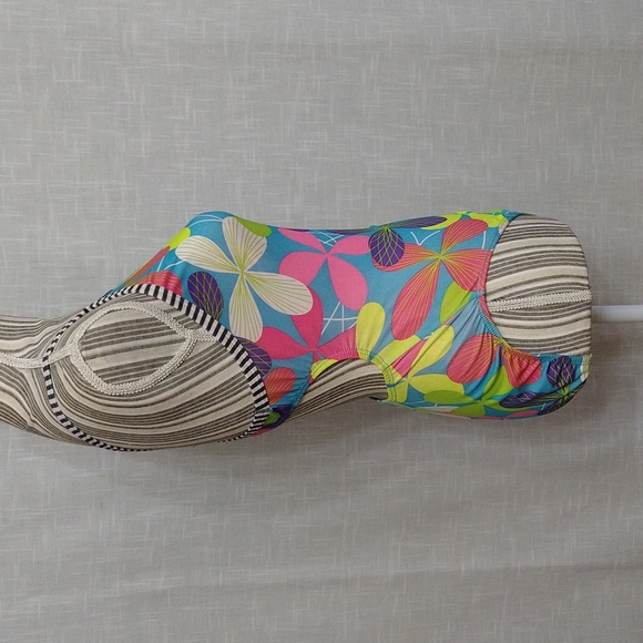 Swimsuit colorful flowered one piece - Picture 2 of 14